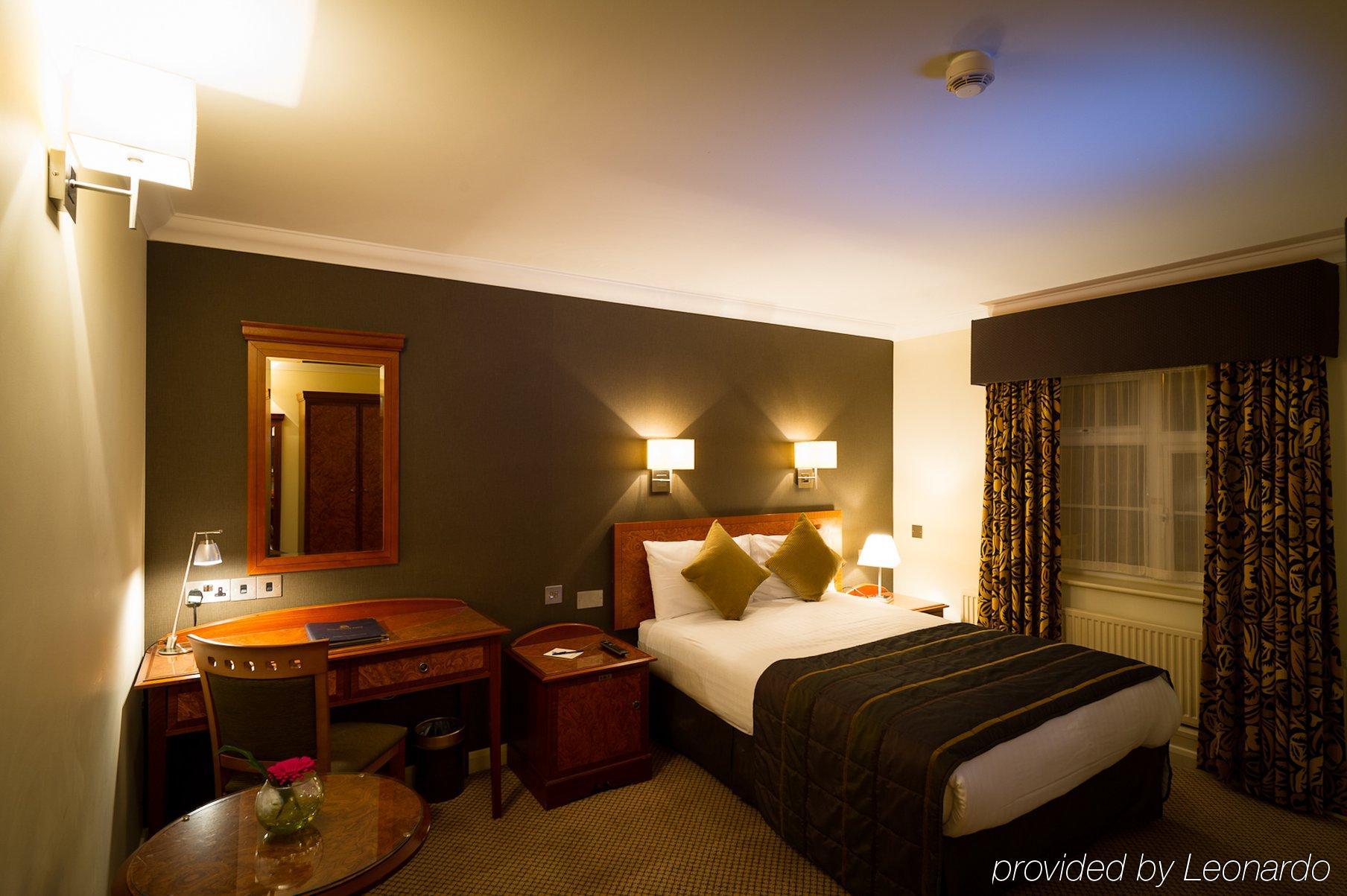 The Royal Chace Hotel Enfield Kültér fotó