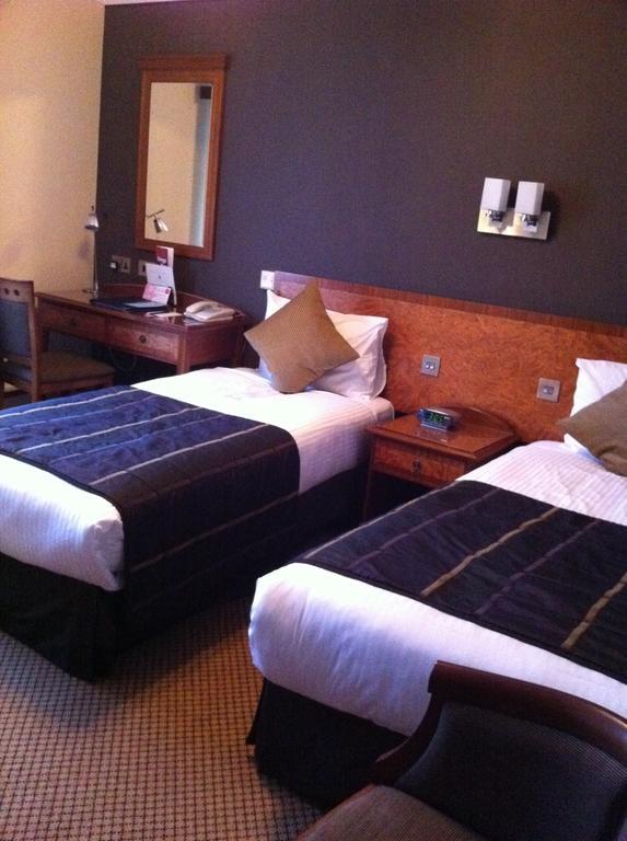 The Royal Chace Hotel Enfield Kültér fotó