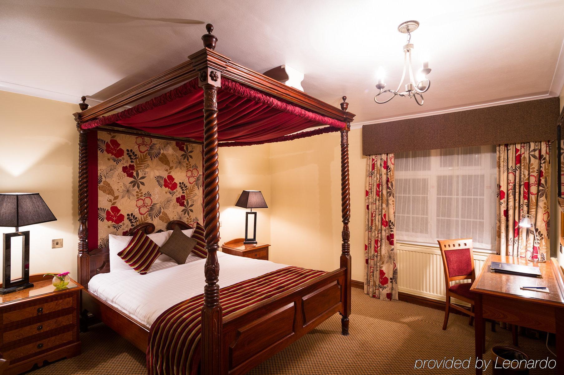 The Royal Chace Hotel Enfield Szoba fotó