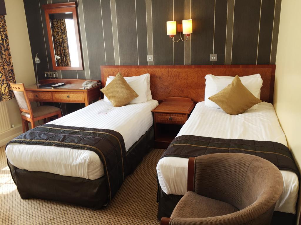 The Royal Chace Hotel Enfield Kültér fotó