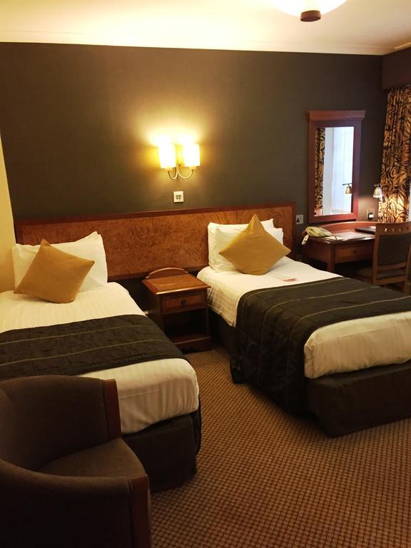 The Royal Chace Hotel Enfield Kültér fotó