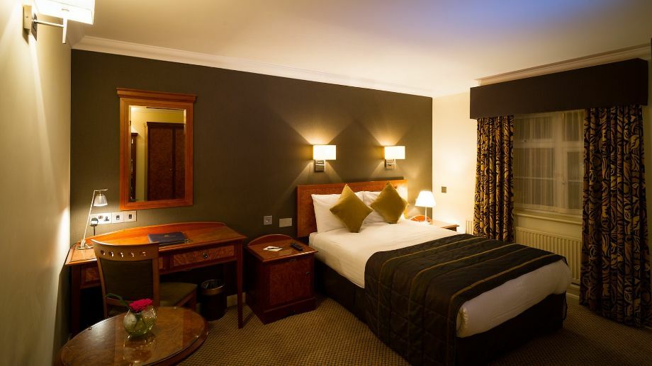 The Royal Chace Hotel Enfield Kültér fotó